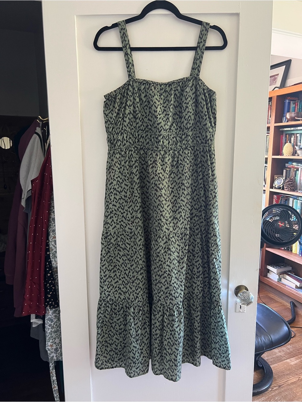 Amour Vert Green Printed Midi Dress